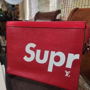 Suprime lv clutch